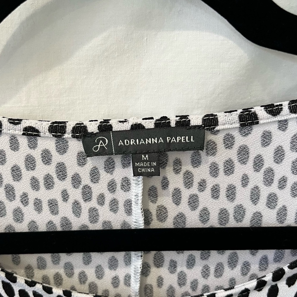 Adrianna Papell Size M Dotted Short Sleeve Shirt - Picture 4 of 9